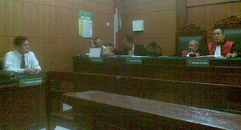 pengacara_adi_cipta_nugraha_dan_hakim_agus_menghad-1