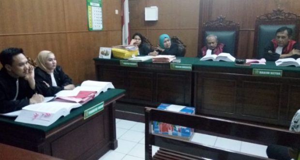 Siadang Penyeludupan Miras, Hakim Petanyakakan DPO Bos 