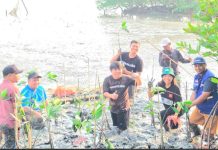 TPS Serahkan 3.000 Bibit Mangrove kepada Dinas Lingkungan Hidup Kota Surabaya untuk Penanaman di Tambak Sarioso
